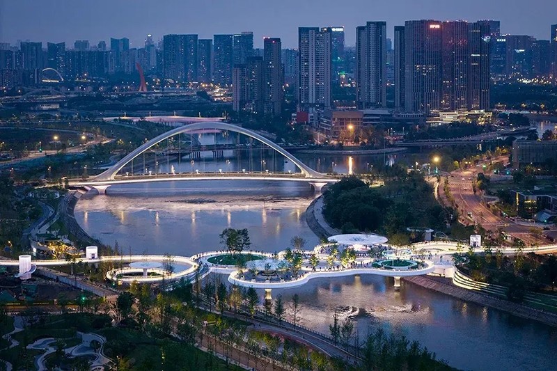 成都漂浮公園，一座橋，九種風(fēng)景